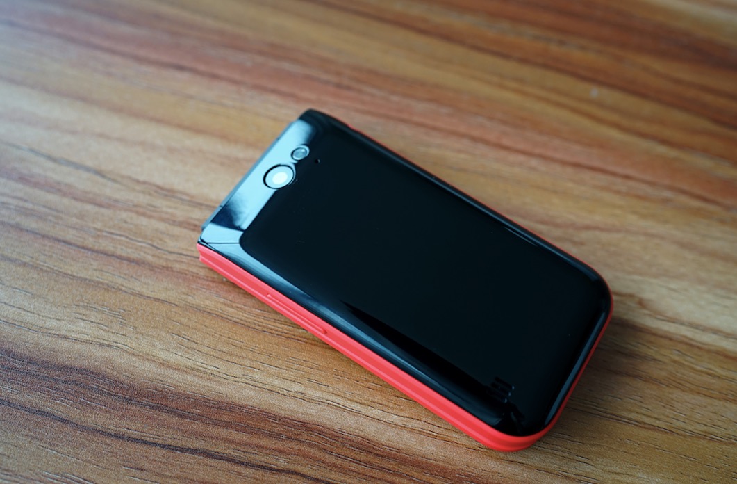 諾基亞2720 潮流復(fù)古翻蓋手機(jī)圖賞：內(nèi)外雙屏 三網(wǎng) 4G-鋒巢網(wǎng)