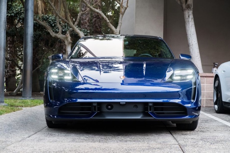 保時(shí)捷泰坎在佛羅里達(dá)著火-鋒巢網(wǎng)