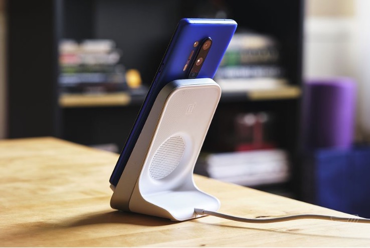 一加30W翹曲充電無(wú)線充電器承諾超快速度-鋒巢網(wǎng)