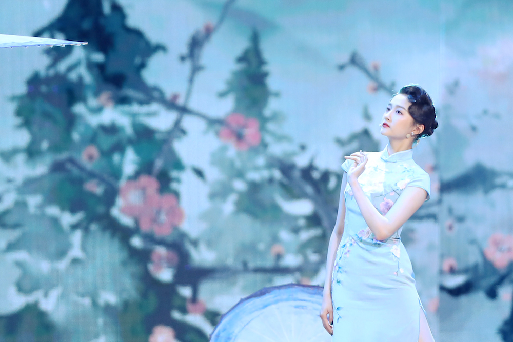 東方衛(wèi)視“618超級秀”：一次傳統(tǒng)媒體融合直播帶貨的內(nèi)容實驗-鋒巢網(wǎng)