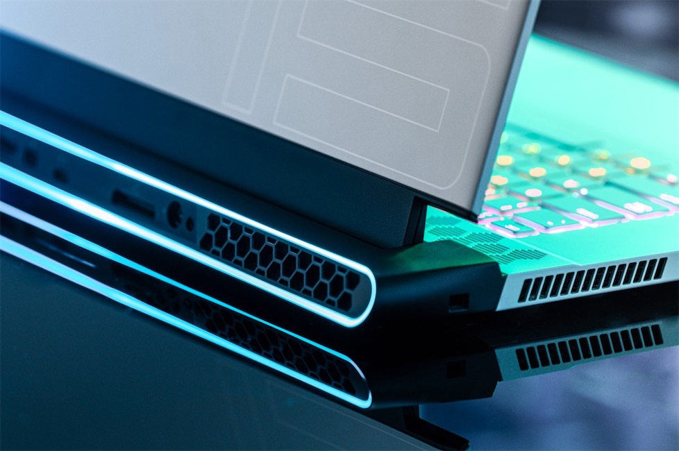 賽博之美，外星人全新 m15/m17 2020 版發(fā)布-鋒巢網(wǎng)