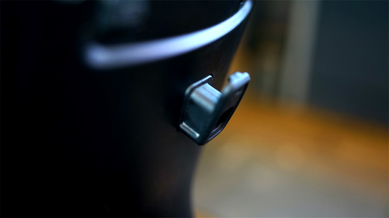 雅迪V1城市體驗(yàn)：舒適輕便，騎行動(dòng)力更強(qiáng)-鋒巢網(wǎng)