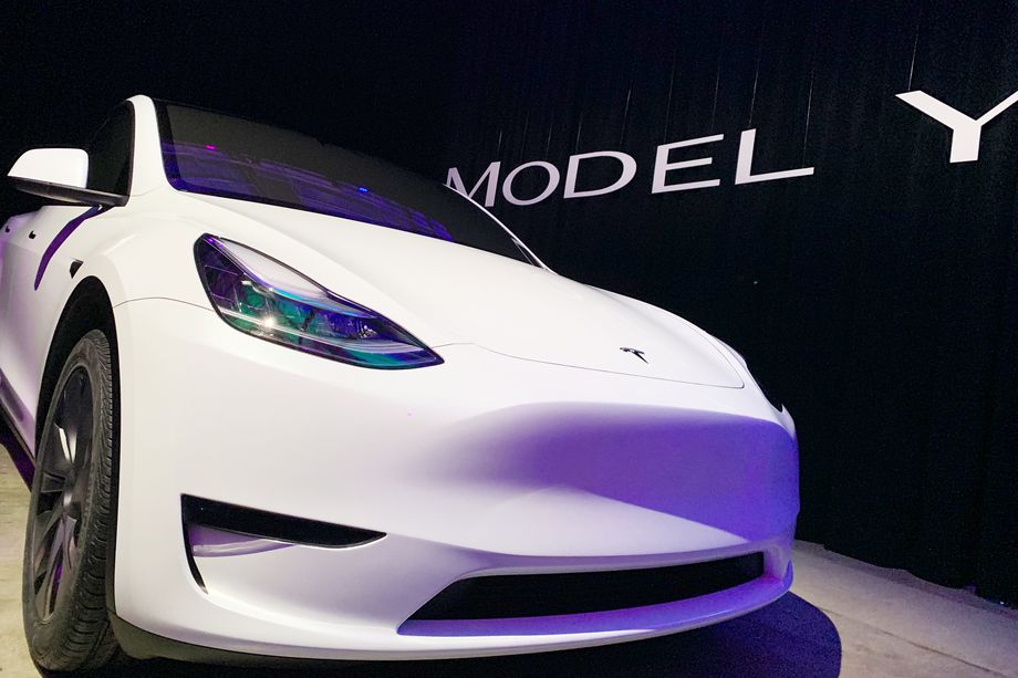 特斯拉的Y型車降價3000美元-鋒巢網(wǎng)