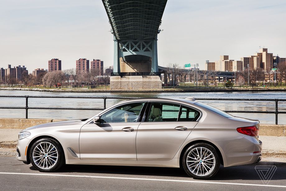 寶馬將生產(chǎn)全電動(dòng)的5系、7系和X1-鋒巢網(wǎng)