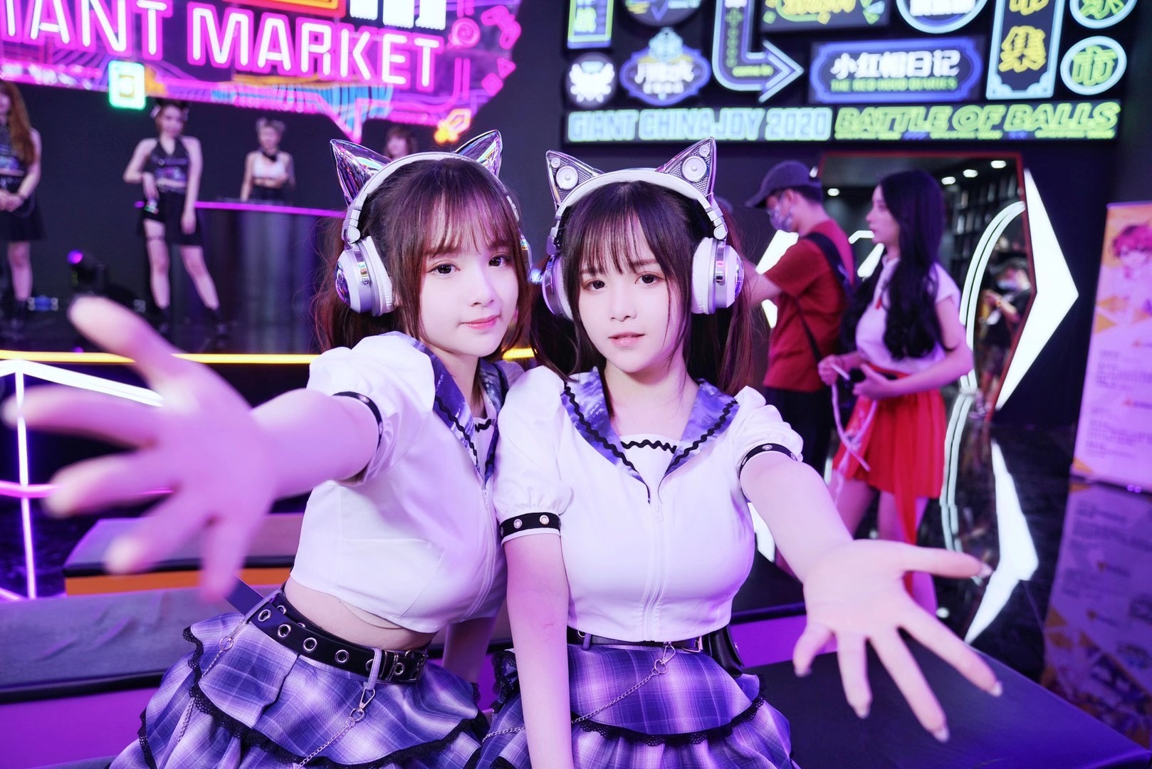 【街采ChinaJoy】想帶妹子去爬山，不敵她一句保安...-鋒巢網(wǎng)