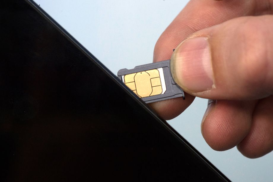 英國(guó)將從2021年12月起禁止銷(xiāo)售運(yùn)營(yíng)商鎖定的手機(jī)-鋒巢網(wǎng)