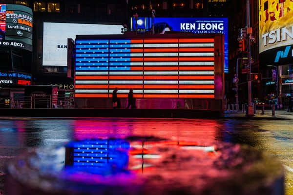 蘇寧和國美，殊途同賣？-鋒巢網(wǎng)