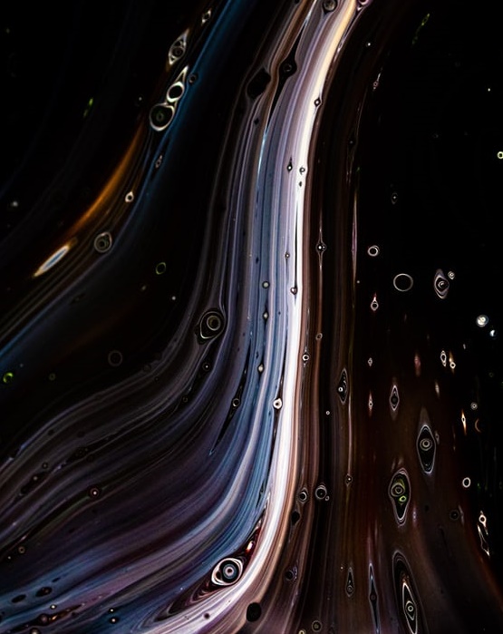 拼多多激進(jìn)，黃崢勇退-鋒巢網(wǎng)