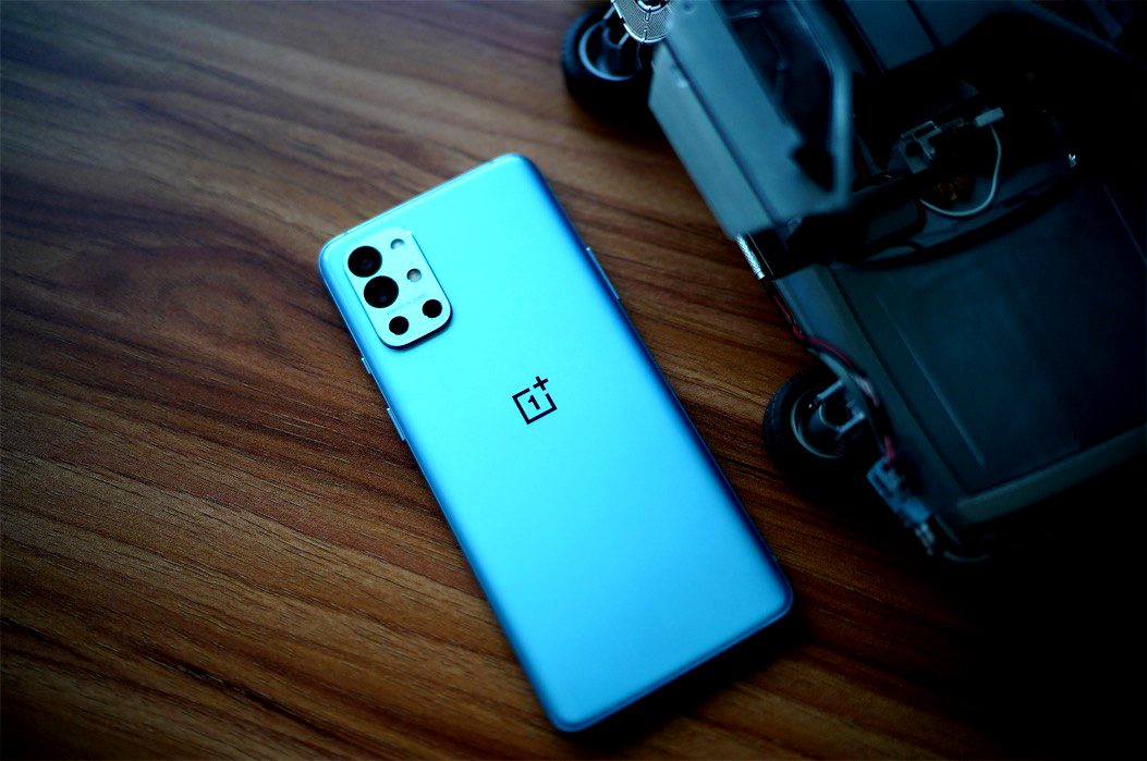 一加9R體驗(yàn)：獨(dú)創(chuàng)手游肩鍵，讓你停不下來的游戲沉浸感-鋒巢網(wǎng)