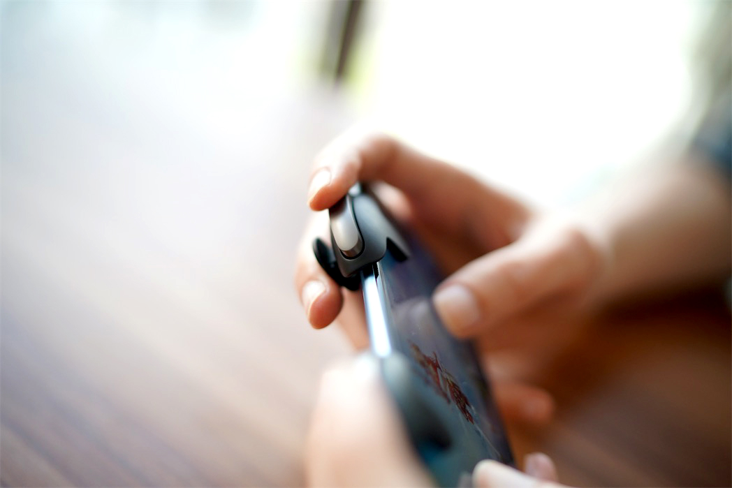 一加9R體驗(yàn)：獨(dú)創(chuàng)手游肩鍵，讓你停不下來的游戲沉浸感-鋒巢網(wǎng)