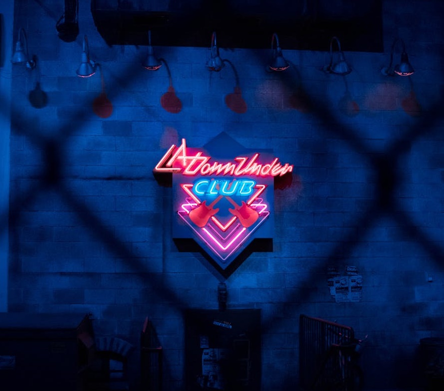 為什么國產(chǎn)手機(jī)越來越「貴」？-鋒巢網(wǎng)