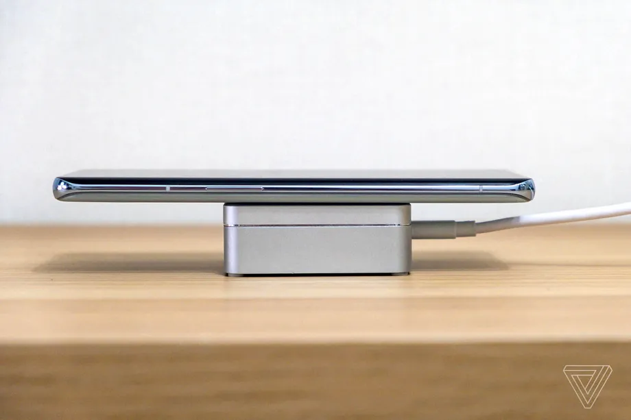 Realme的全新磁性無(wú)線充電器幾乎和承諾的一樣快-鋒巢網(wǎng)