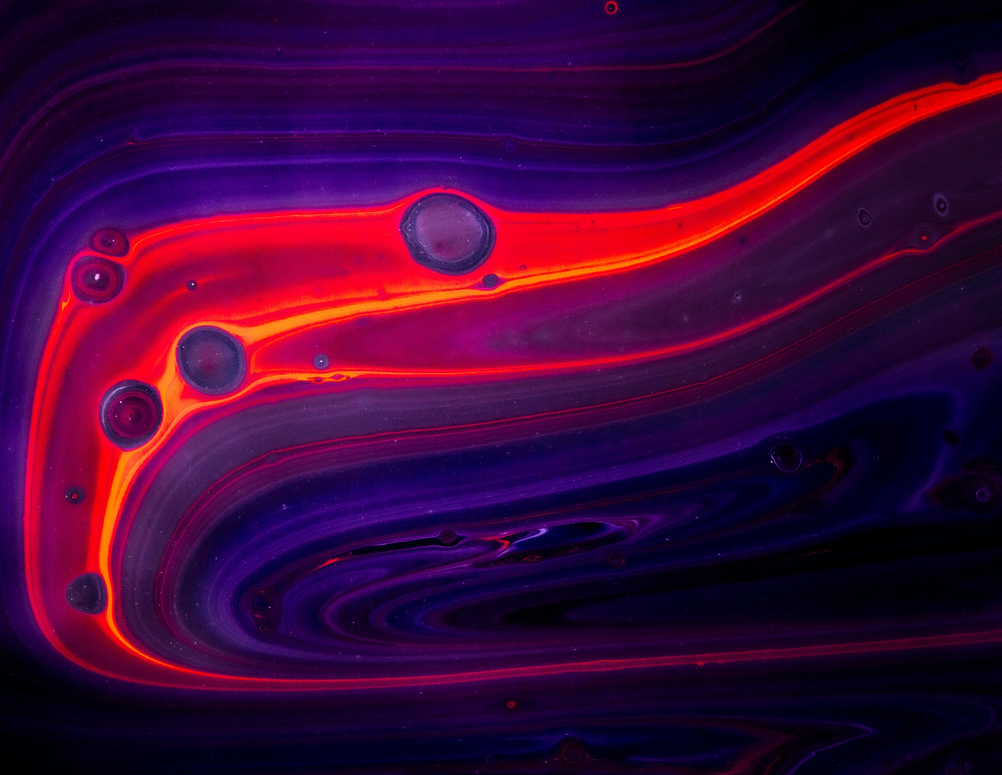 現(xiàn)在的手機(jī)，千篇一律-鋒巢網(wǎng)