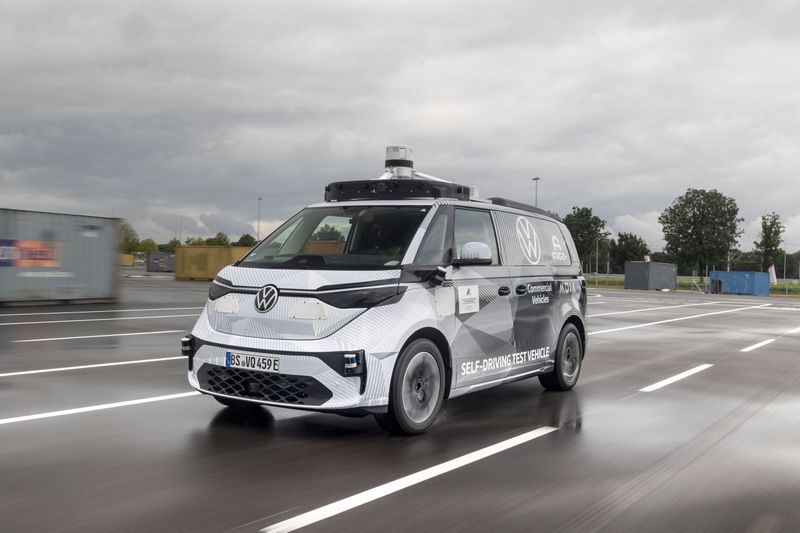 大眾正在復(fù)興其標(biāo)志性的微型巴士，將其改造成電動(dòng)機(jī)器人出租車-鋒巢網(wǎng)