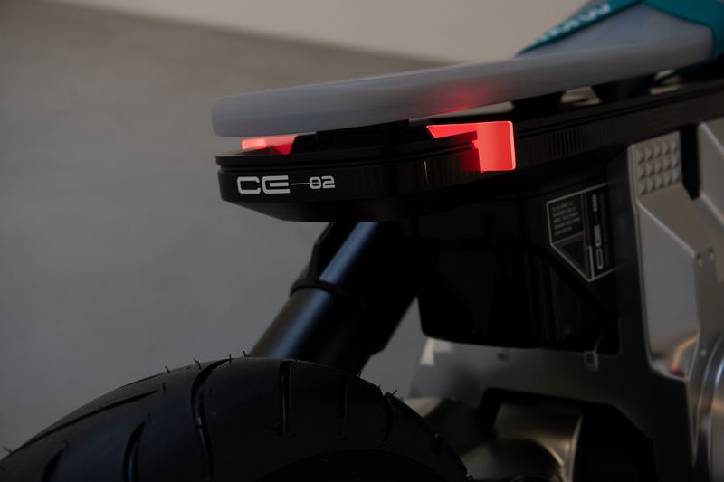 寶馬新推出的ce02微型自行車概念車是電動(dòng)的-鋒巢網(wǎng)