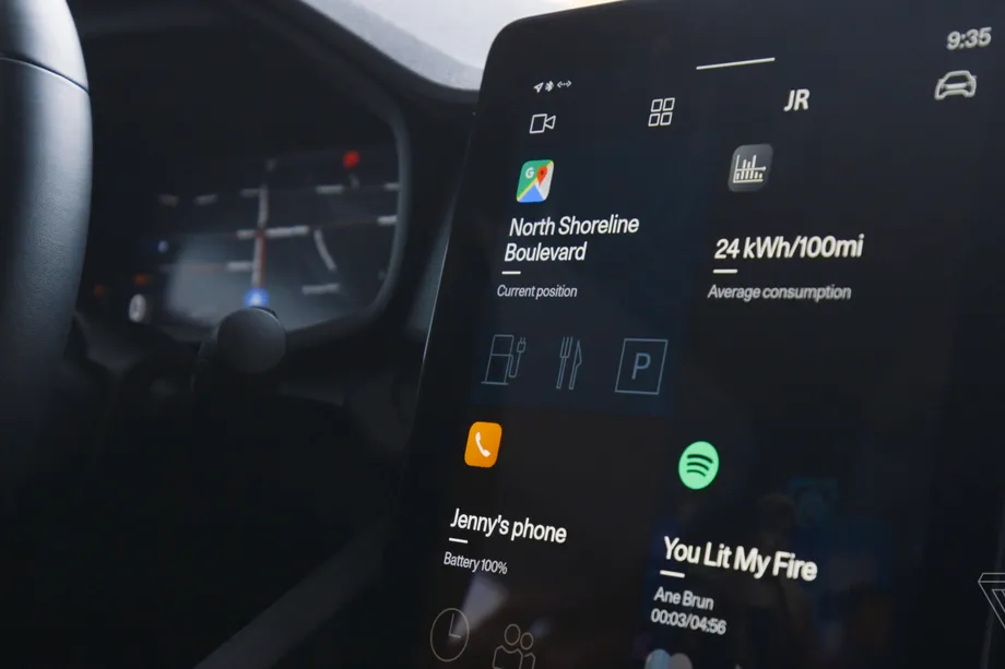 安卓自動(dòng)駕駛系統(tǒng)有了新的外觀，讓你在開車時(shí)不那么分心-鋒巢網(wǎng)