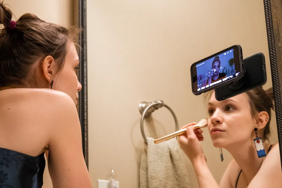 GorillaPod的制造者制作了一個MagSafe三腳架-鋒巢網(wǎng)