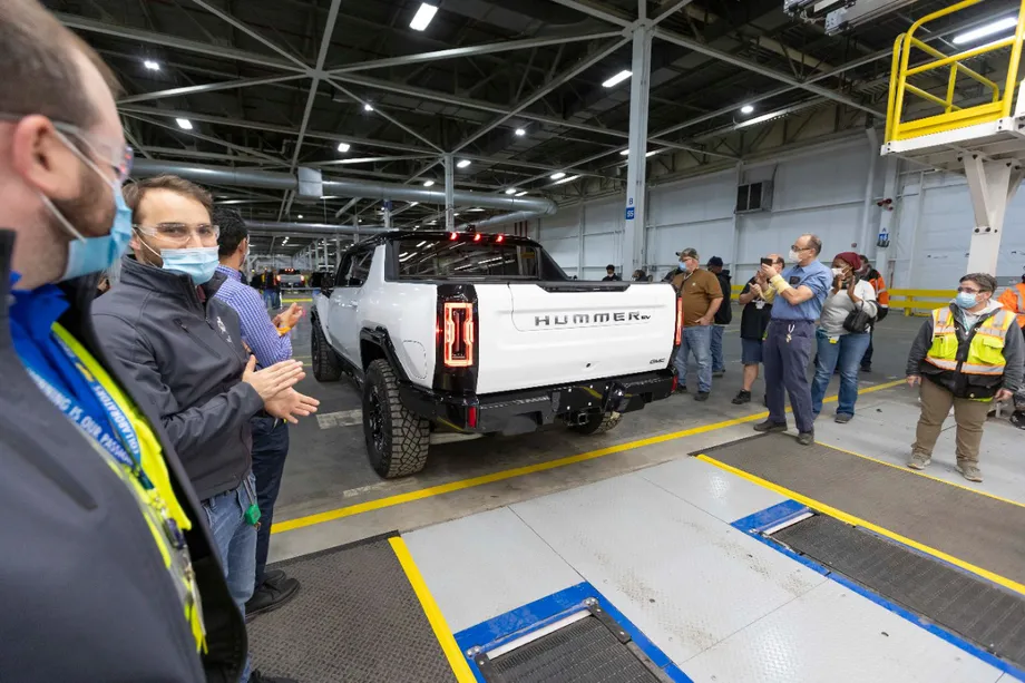 通用汽車開始向客戶交付悍馬電動(dòng)皮卡-鋒巢網(wǎng)