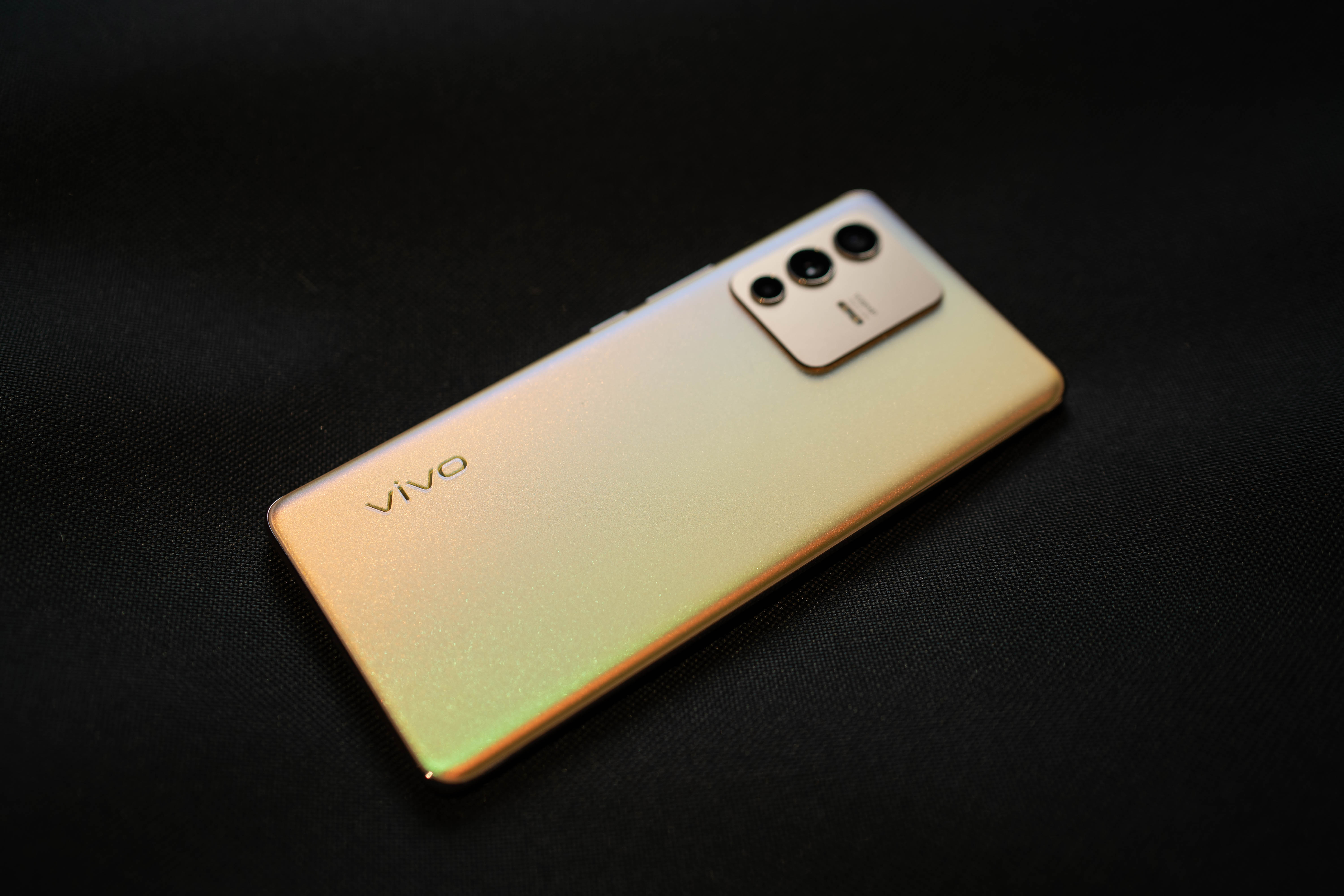 vivo S12 Pro評測：一首在冷暖交融之間流轉(zhuǎn)的華麗舞曲-鋒巢網(wǎng)