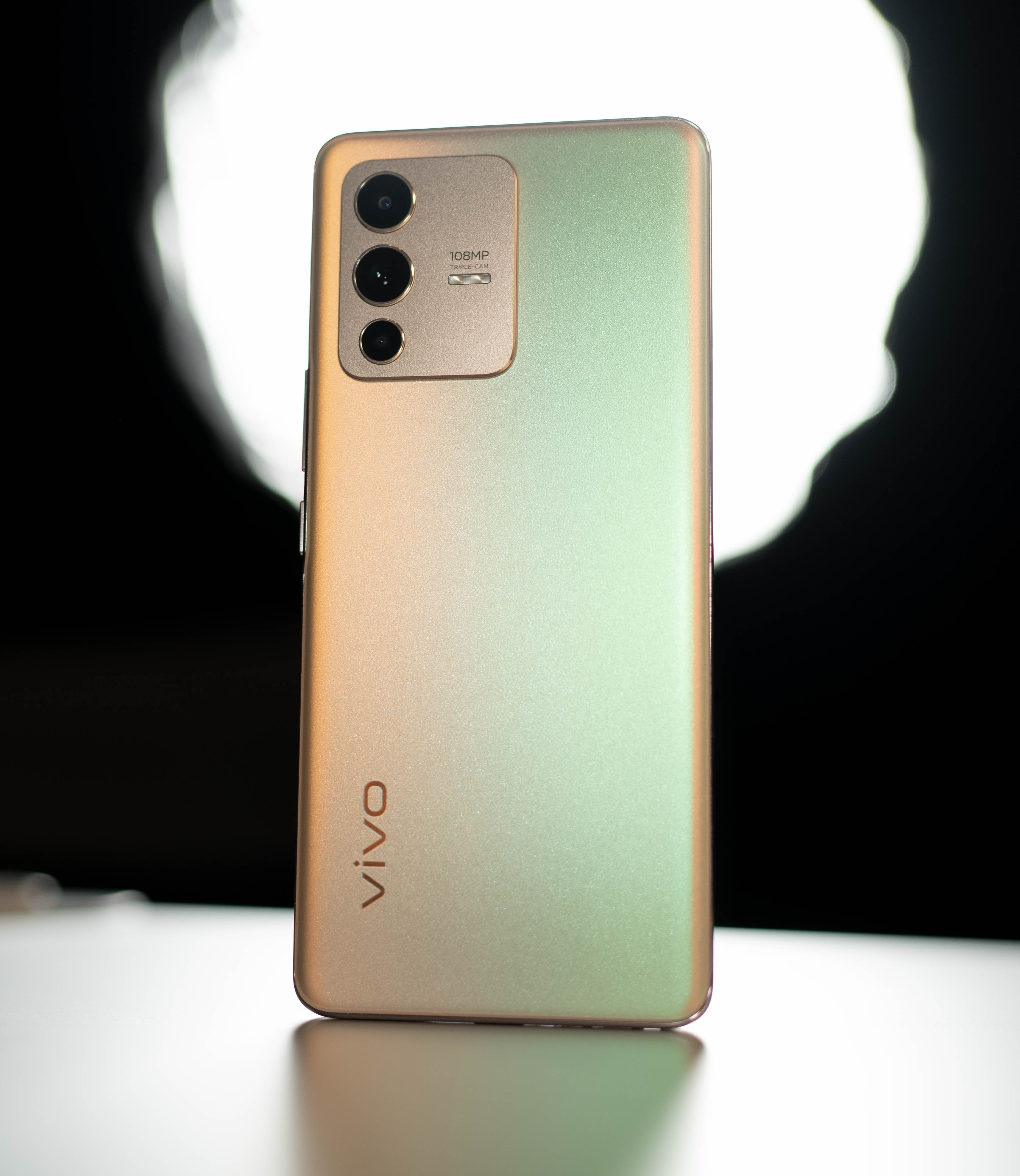 vivo S12 Pro評測：一首在冷暖交融之間流轉(zhuǎn)的華麗舞曲-鋒巢網(wǎng)